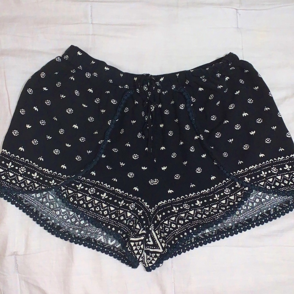 hollister flowy shorts